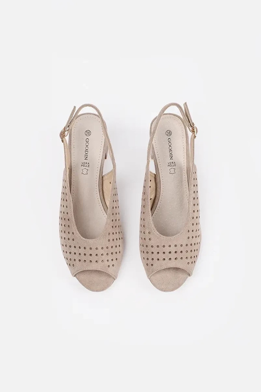 Sandálias com salto alto prateadas...