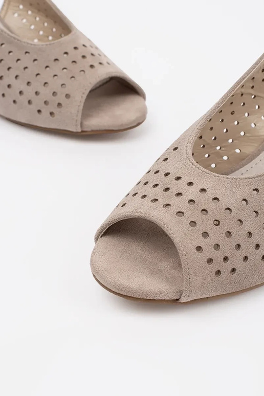 Sandálias com salto alto prateadas...