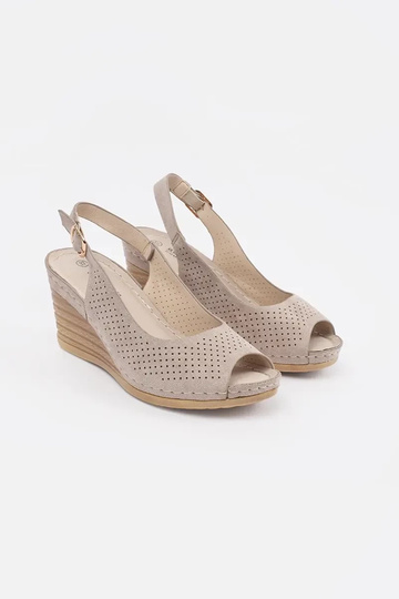 Sandálias vazadas cor areia... 2