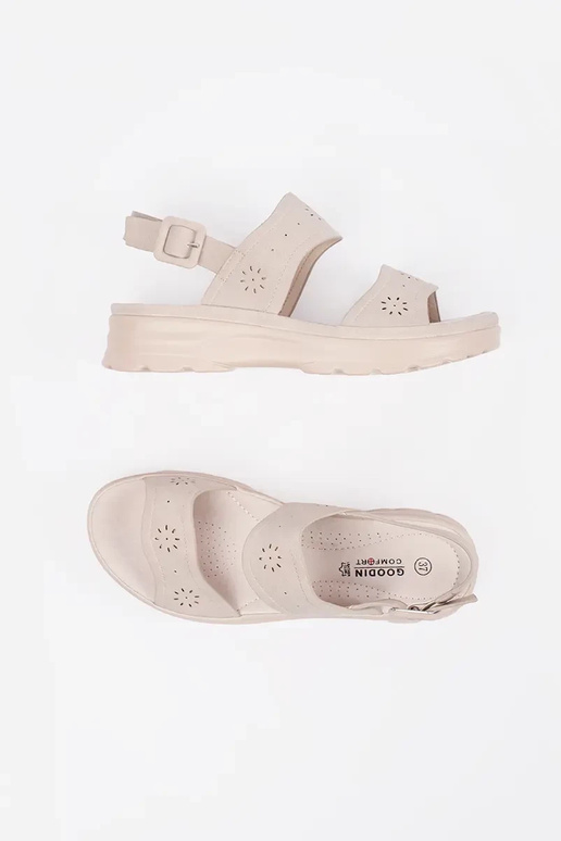 Sandálias cor marfim com sola grossa