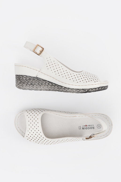 Sandálias brancas de renda Sandálias brancas de renda