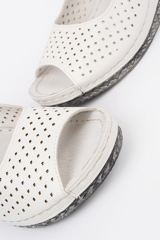 Sandálias brancas de renda Sandálias brancas de renda