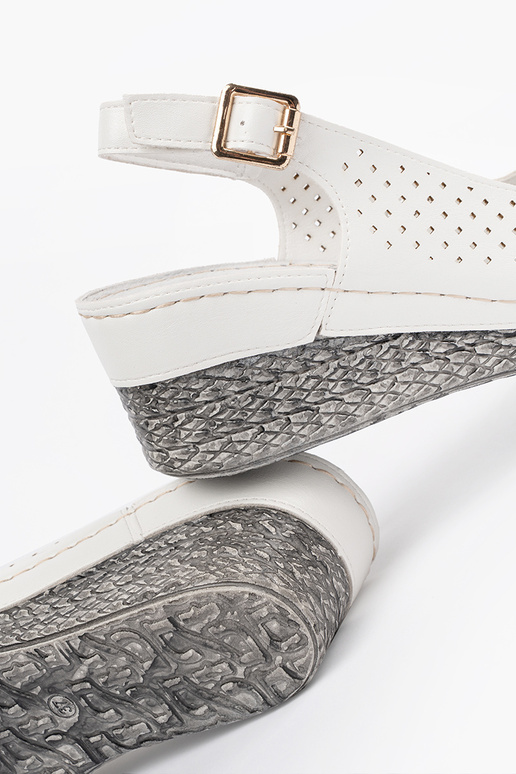 Sandálias brancas de renda Sandálias brancas de renda