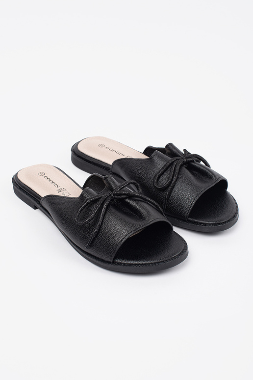 Chinelos pretos com laço Chinelos pretos com laço