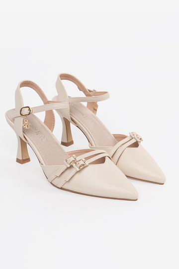 Sapatos de salto em tom de... 2