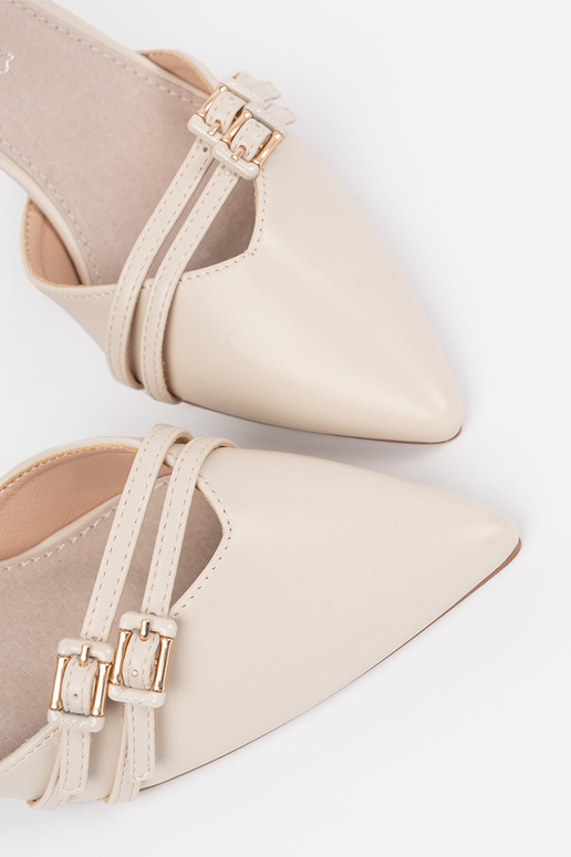 Sapatos de salto em tom de marfim Sapatos de salto em tom de marfim