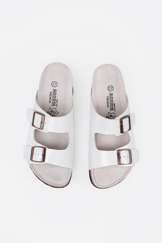 Chinelos brancos de sola plana Chinelos brancos de sola plana