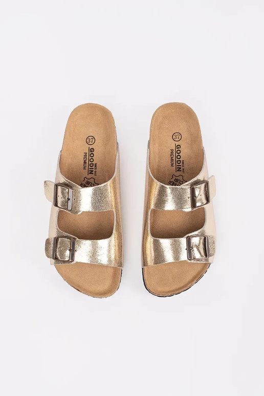 Chinelos na cor dourada com sola plana Chinelos na cor dourada com sola plana