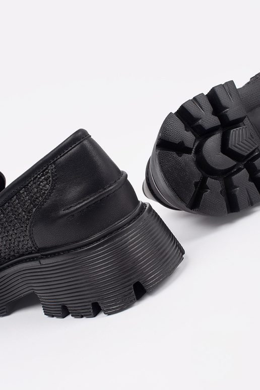 Mocassins pretos com plataforma e...