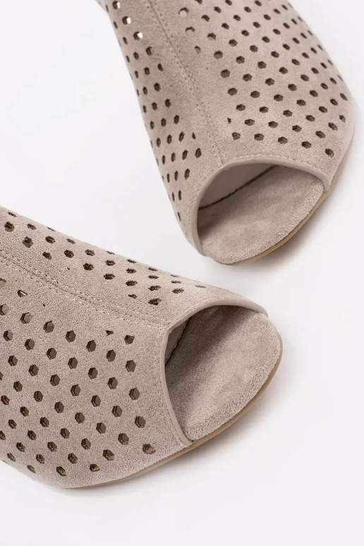 sandálias de camurça cor areia com... sandálias de camurça cor areia com...