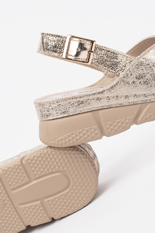 Sandálias femininas douradas de salto... Sandálias femininas douradas de salto...