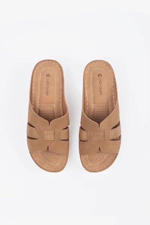 Chinelos confortáveis de salto baixo...