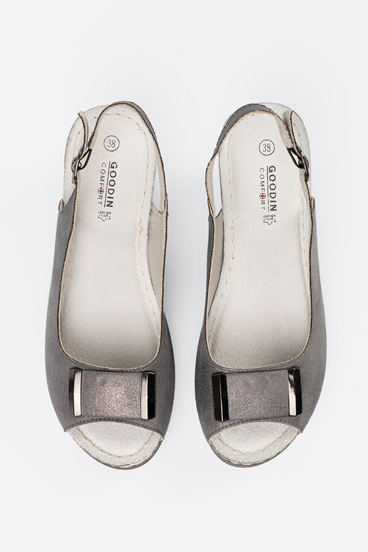 Sandálias cinzas para mulheres em salto