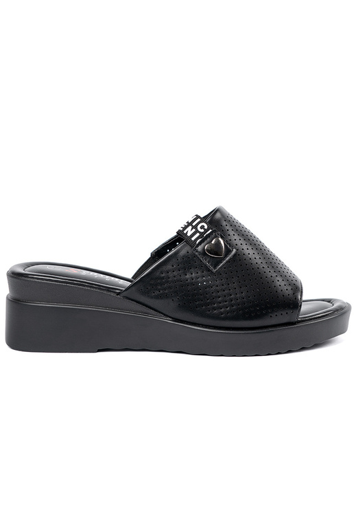 Chinelos vazados com plataforma na... Chinelos vazados com plataforma na...