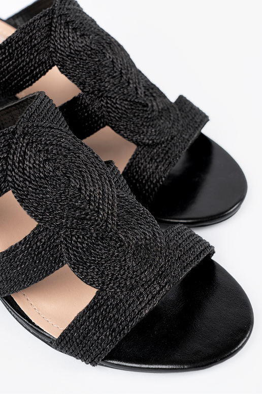 Sandálias femininas pretas trançadas...