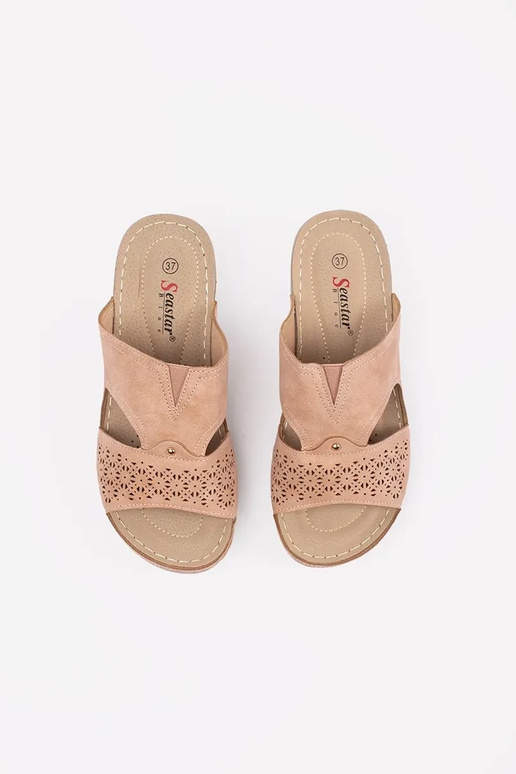 Chinelos de salto baixo cor rosa pó