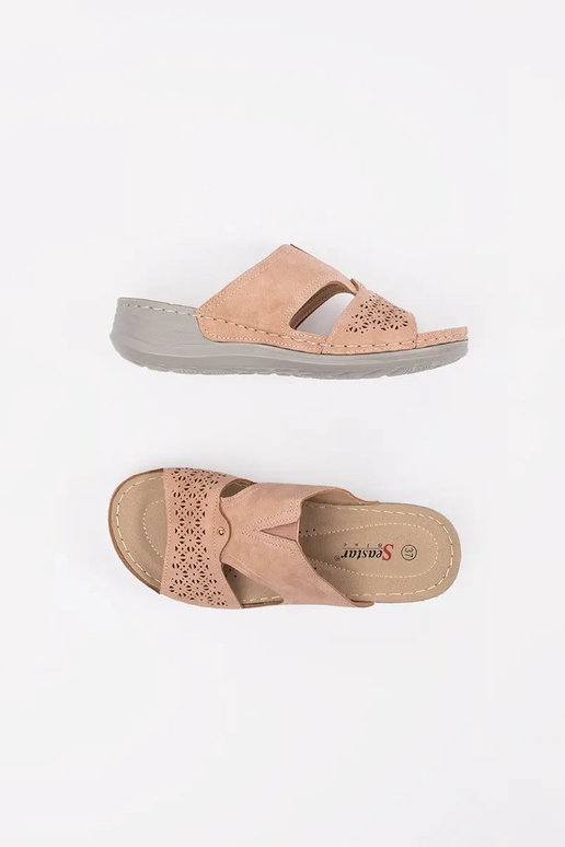 Chinelos de salto baixo cor rosa pó