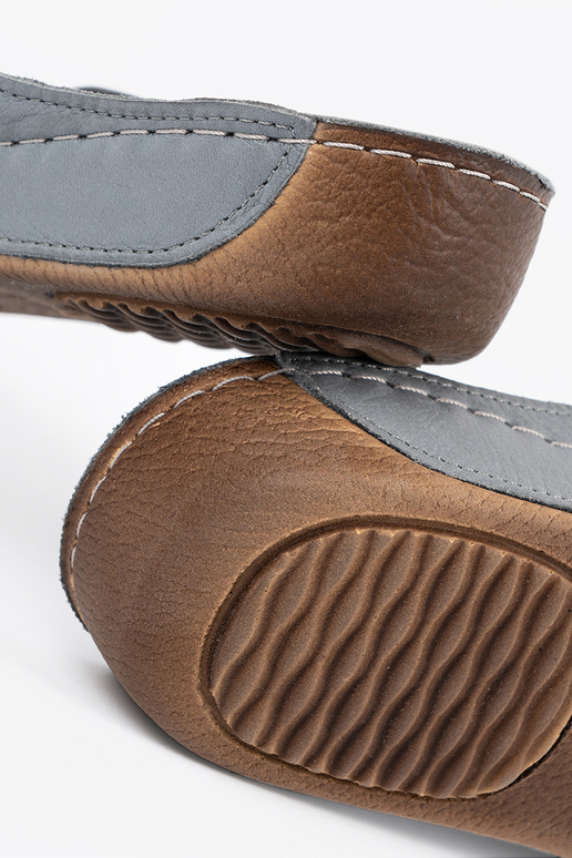 Chinelos de couro cinzas Chinelos de couro cinzas