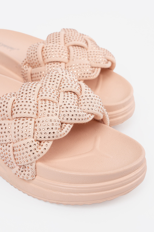 Chinelos com cristais na cor rosa