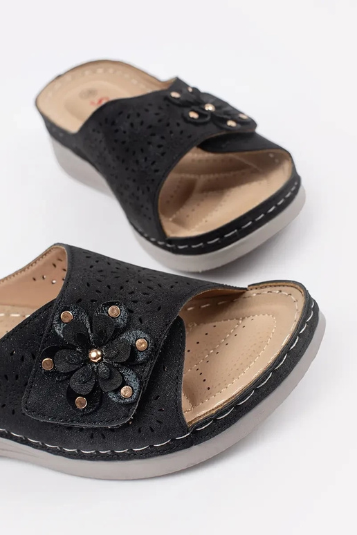 Chinelos femininos pretos com sola...