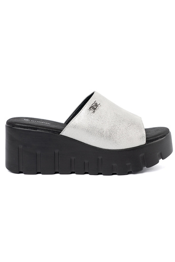 Chinelos com plataforma...