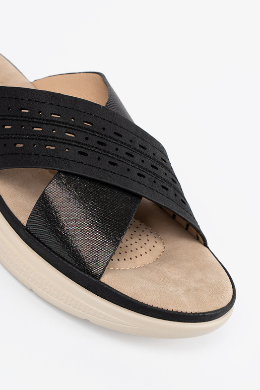 Chinelos com plataforma pretos