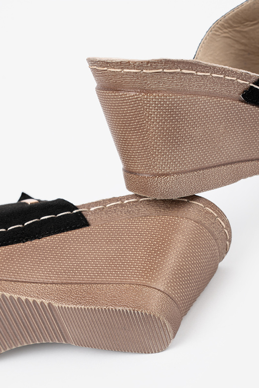 Chinelos femininos com plataforma pretos