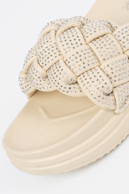 Chinelos com cristais na cor areia