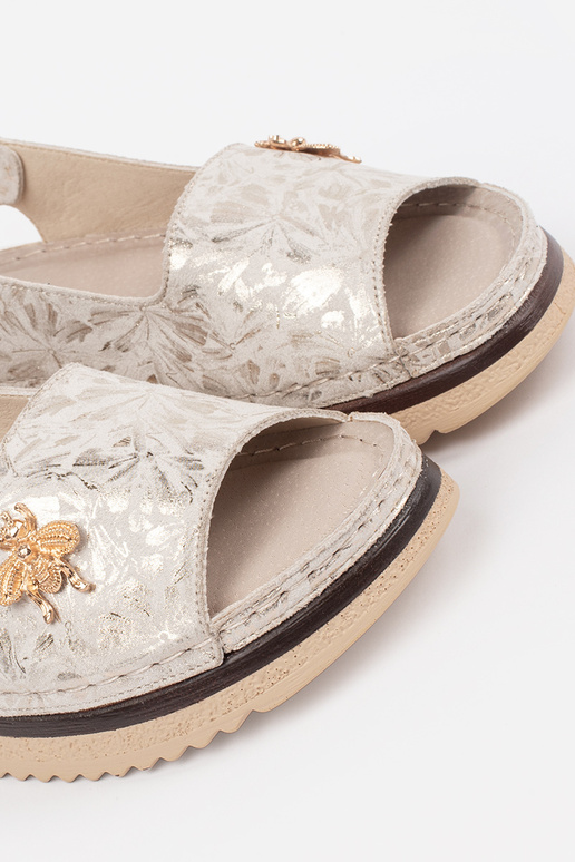 Sandálias bege com plataforma e fivela Sandálias bege com plataforma e fivela