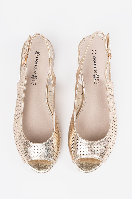 Sandálias femininas douradas rendadas... Sandálias femininas douradas rendadas...