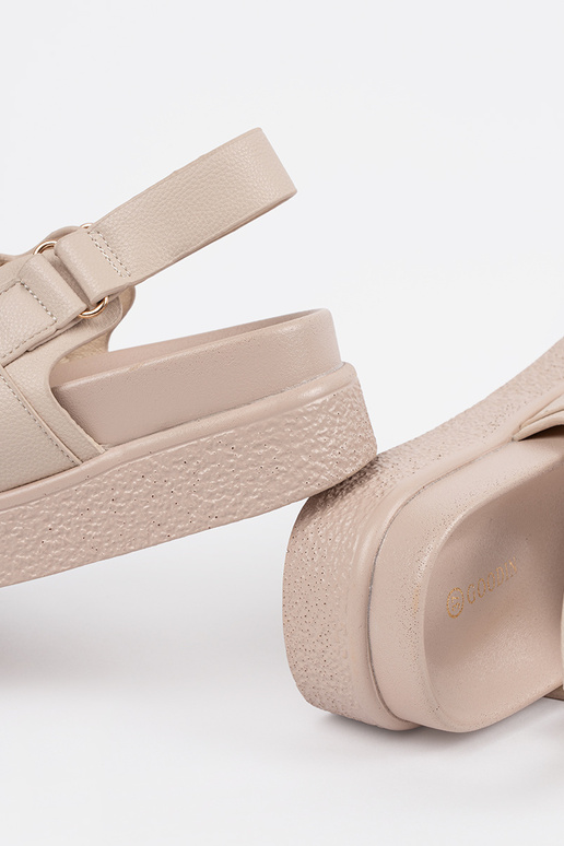 Sandálias elegantes bege com plataforma