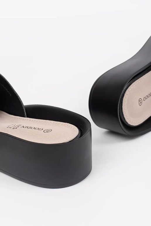 chinelas femininas pretas com corrente