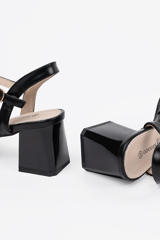 Sandálias pretas de salto Sandálias pretas de salto