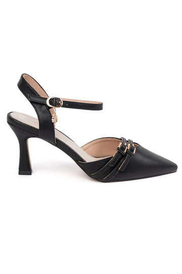 Sapatos de salto pretos