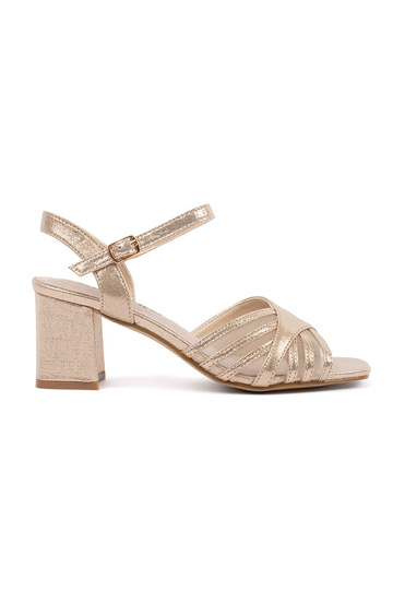 Sandálias douradas...