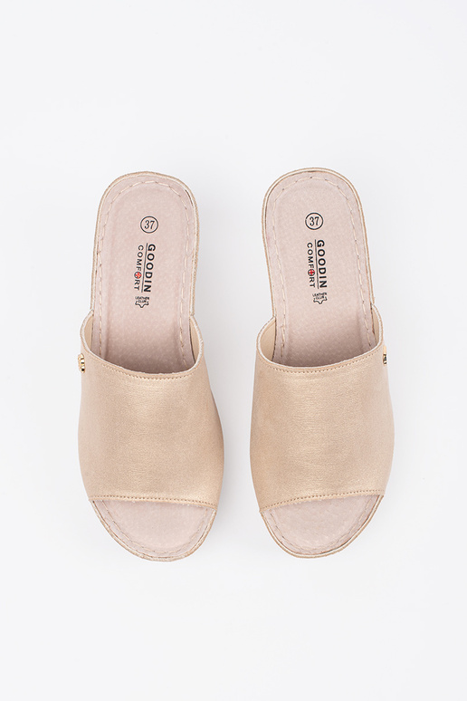 Chinelos dourados femininos com salto