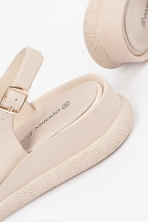 Sandálias planas bege com decoração