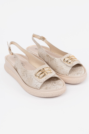 Sandálias em tom de cinza... 2