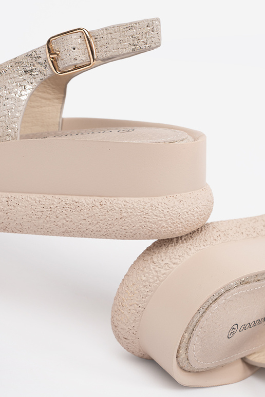 Sandálias em tom de cinza escuro com... Sandálias em tom de cinza escuro com...