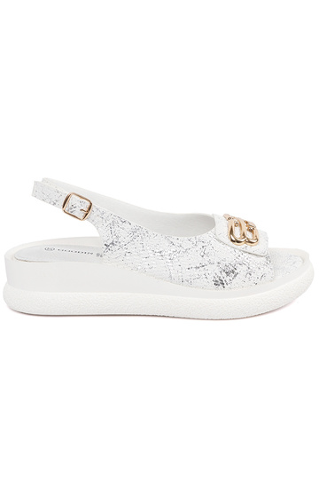 Sandálias brancas com...