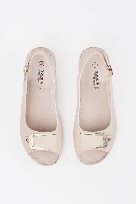 Sandálias em Cor Marfim com Salto Baixo