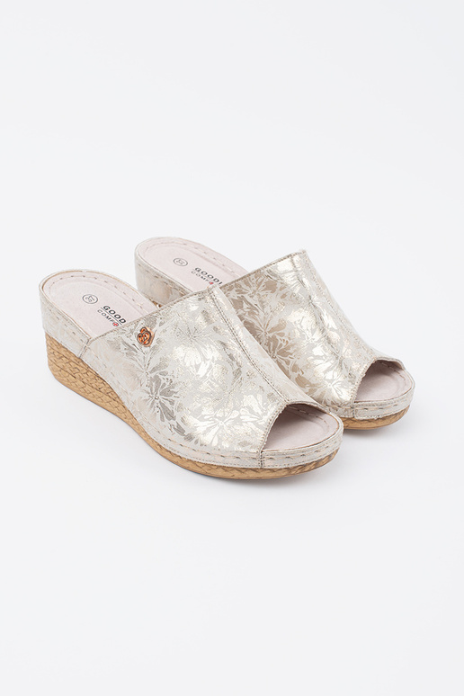 Chinelo Feminino Marfim com Plataforma Chinelo Feminino Marfim com Plataforma