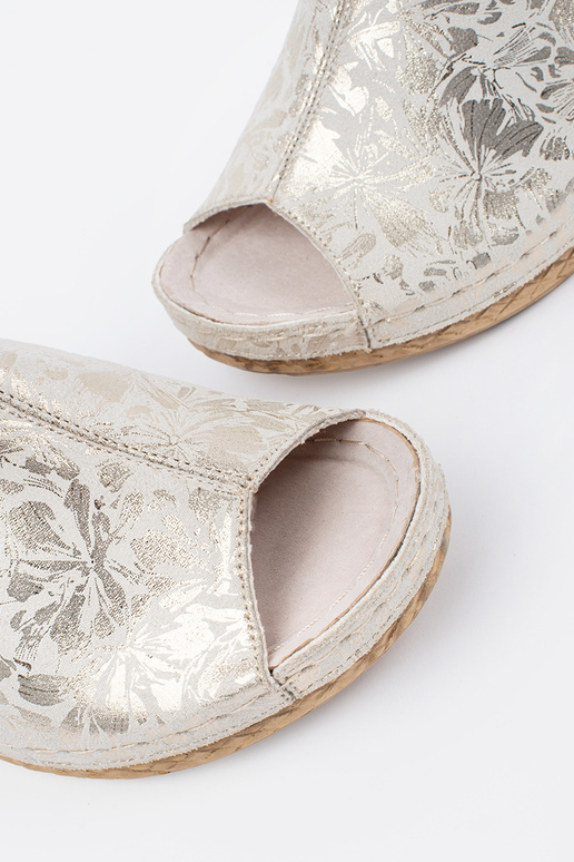 Chinelo Feminino Marfim com Plataforma Chinelo Feminino Marfim com Plataforma