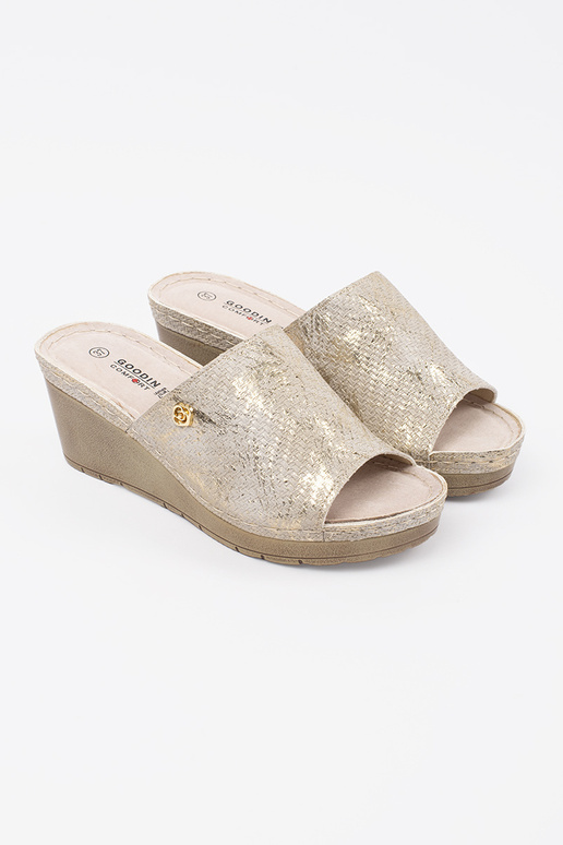 Chinelos femininas em camurça taupe Chinelos femininas em camurça taupe