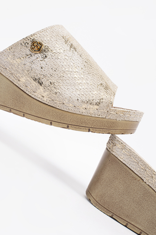 Chinelos femininas em camurça taupe Chinelos femininas em camurça taupe