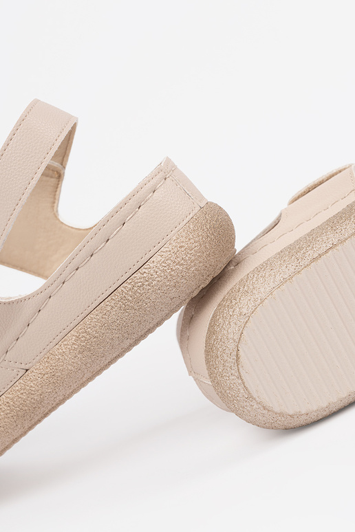 Sandálias femininas em velcro na cor... Sandálias femininas em velcro na cor...