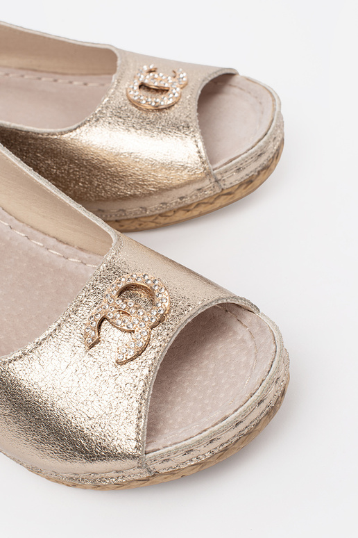 Sandálias Douradas com Salto Alto e... Sandálias Douradas com Salto Alto e...