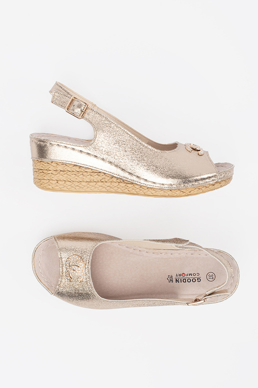 Sandálias Douradas com Salto Alto e... Sandálias Douradas com Salto Alto e...