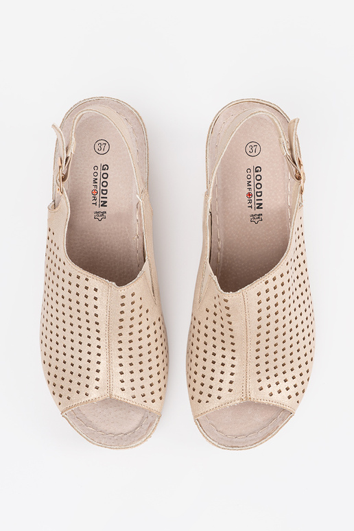 sandálias dourado em uma cunha sandálias dourado em uma cunha