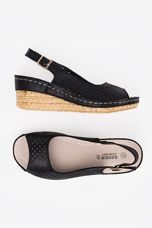 Sandálias pretas vazadas Sandálias pretas vazadas